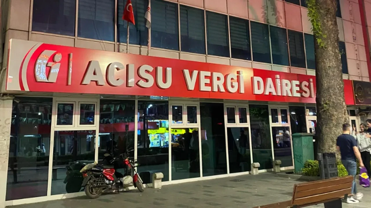 Acısu Vergi Dairesi'nde tabela krizi sona erdi: Yönlendirme sorunu çözüldü