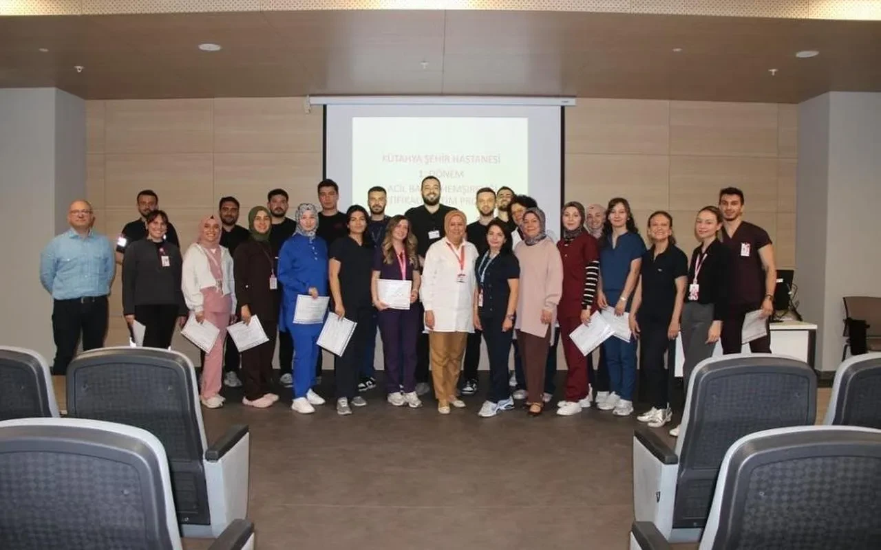 Kütahya Şehir Hastanesinde acil bakım eğitimi sona erdi