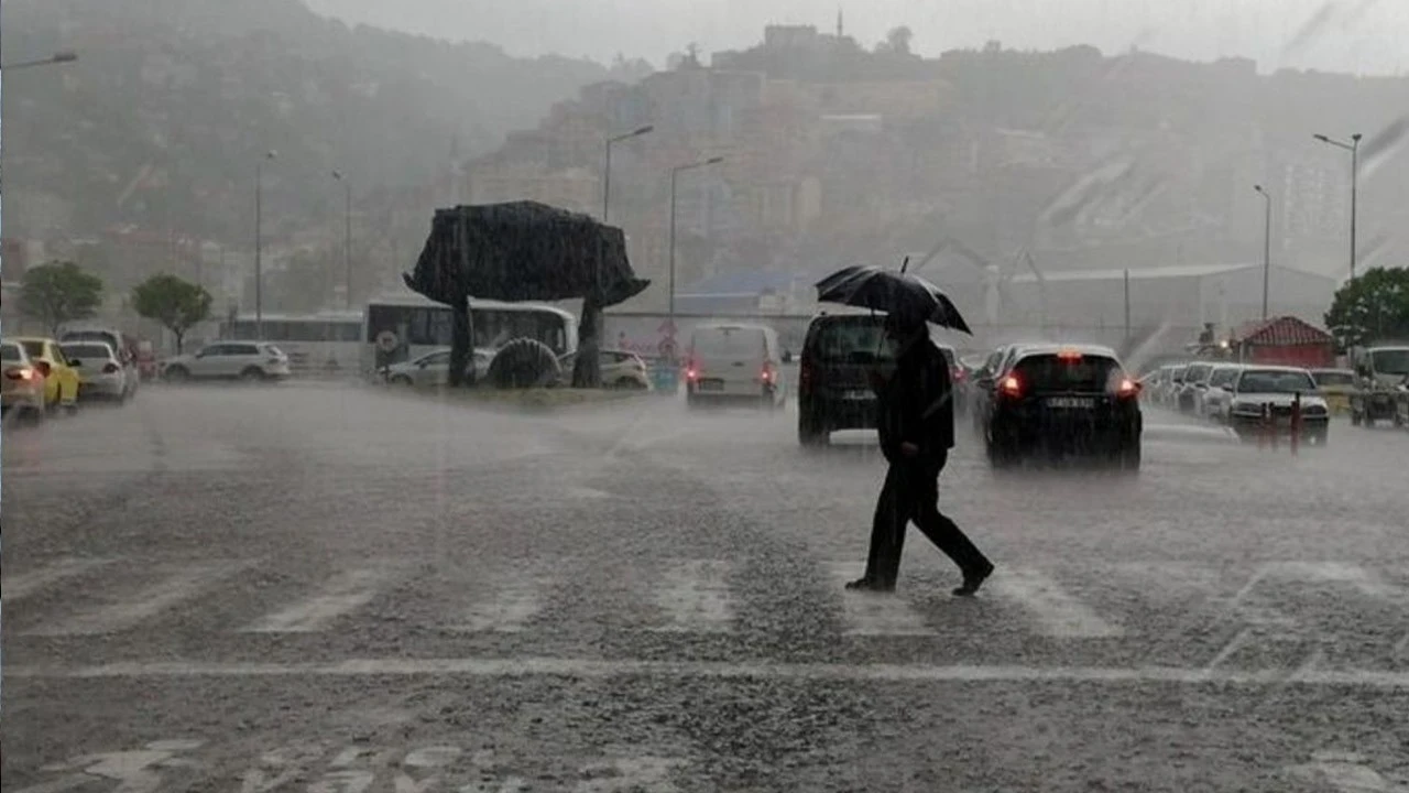 Kentleşme sorunları ve geçmiş hatıralar: Sağanak yağmur İzmit'i yeniden hatırlattı