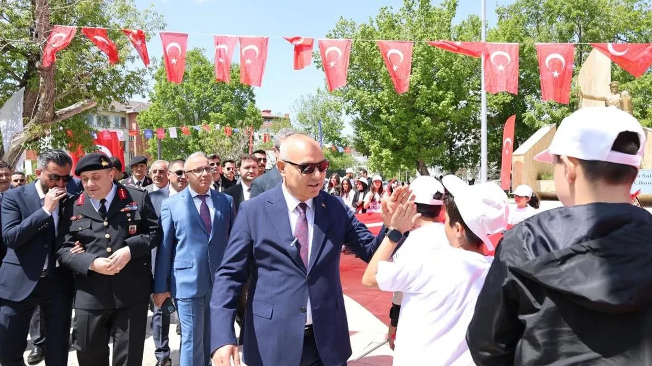 Ağrı'da 19 Mayıs, kortej yürüyüşü Ve sportif etkinliklerle kutlandı