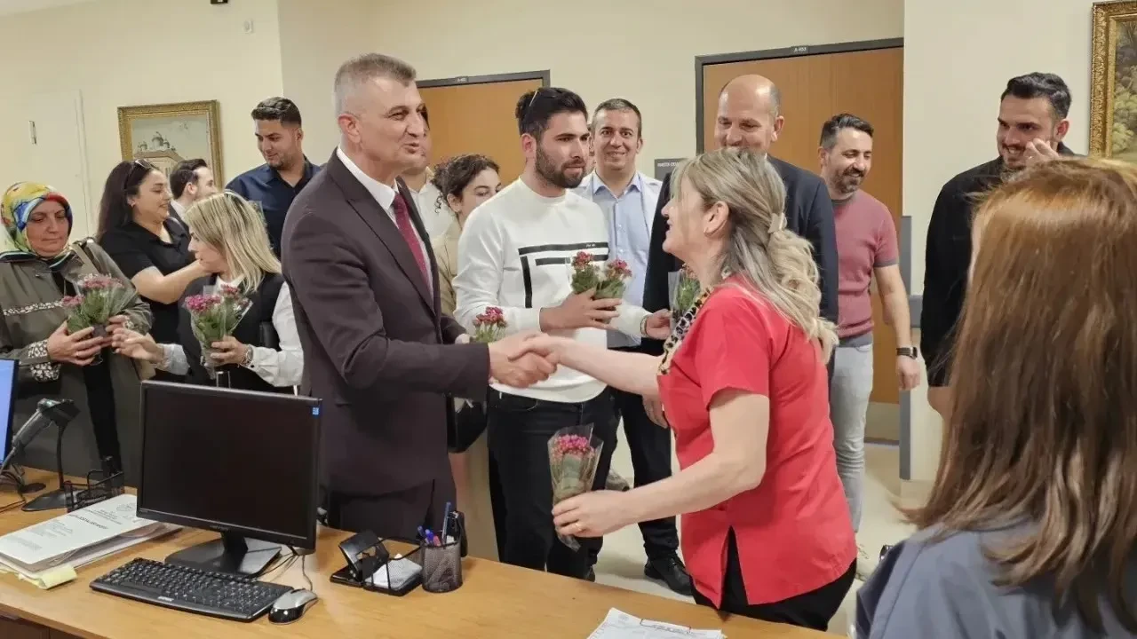 Gölcük Belediye Başkanı Sezer'den Hemşireler Günü'nde anlamlı ziyaret