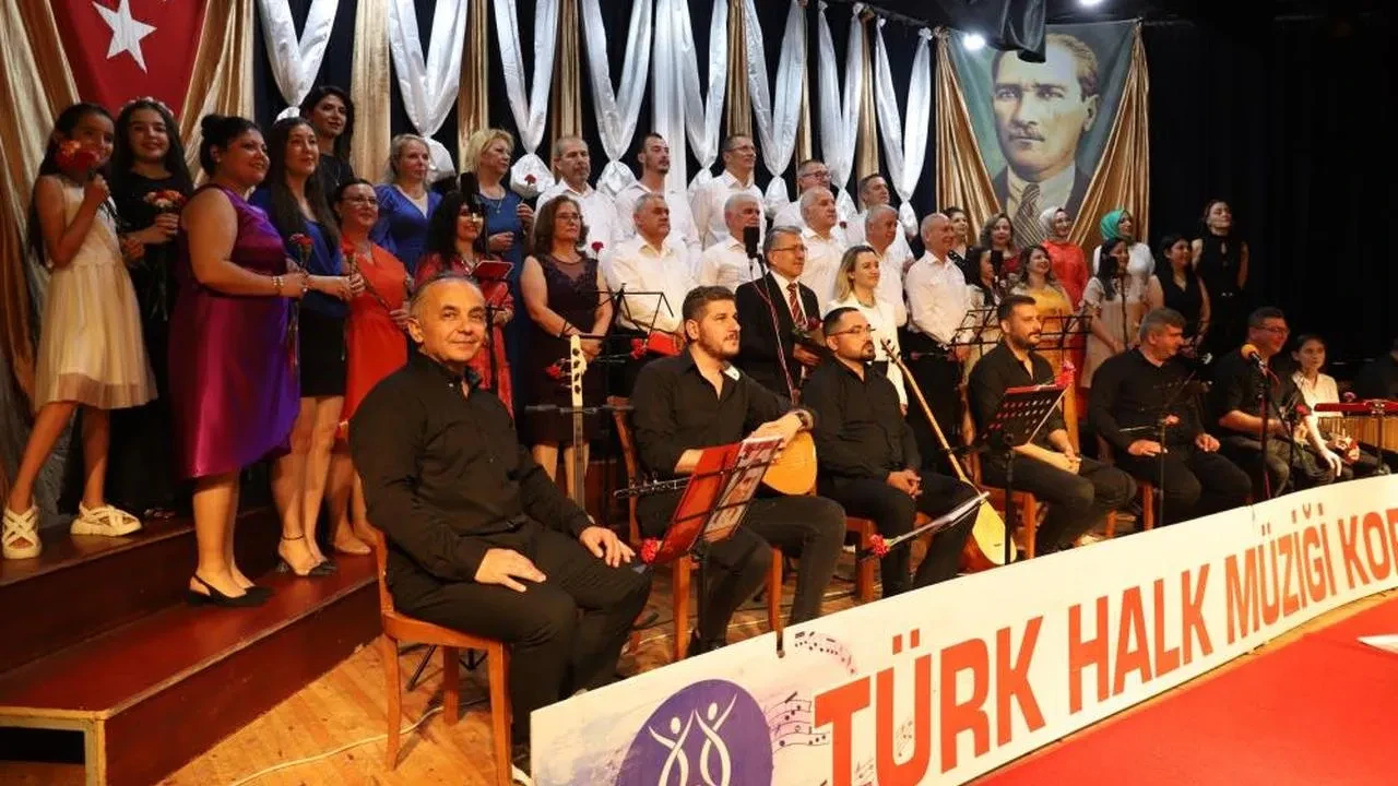 Nazilli Belediyesi'nden muhteşem bir Gençlik Konseri: Türk Halk Müziği yankılandı!