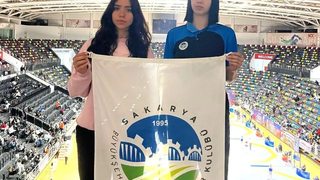 Sakarya'nın gururu: Hilal Baş ve Elif Kavuştu, Tekvando Şampiyonası'nda derece aldı