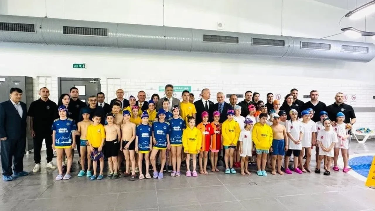Çaycuma'da yüzme yarışları coşkuyla tamamlandı: Genç sporcuların heyecanı zirveye ulaştı