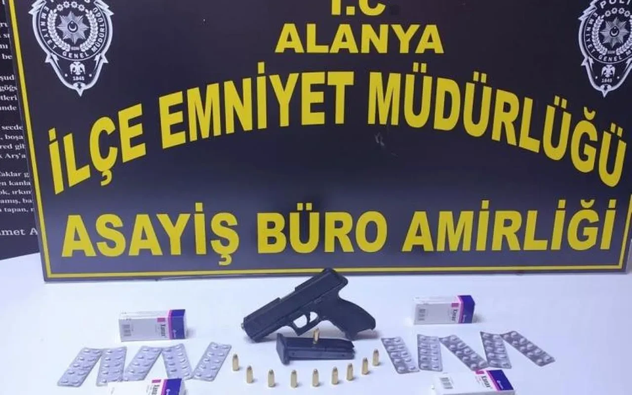 Alanya'da şüpheli şahıstan silah ve uyuşturucu çıktı