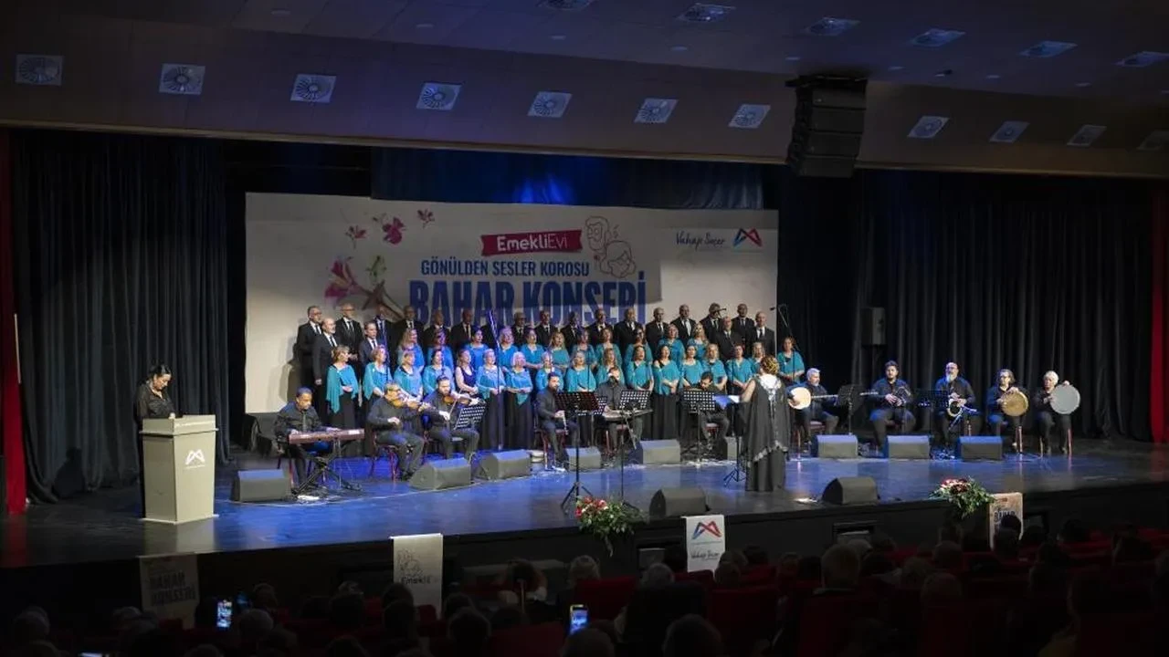 Mersin'de Gönülden Sesler Korosu'ndan bahar konseri: Türk sanat müziği ile büyülendi