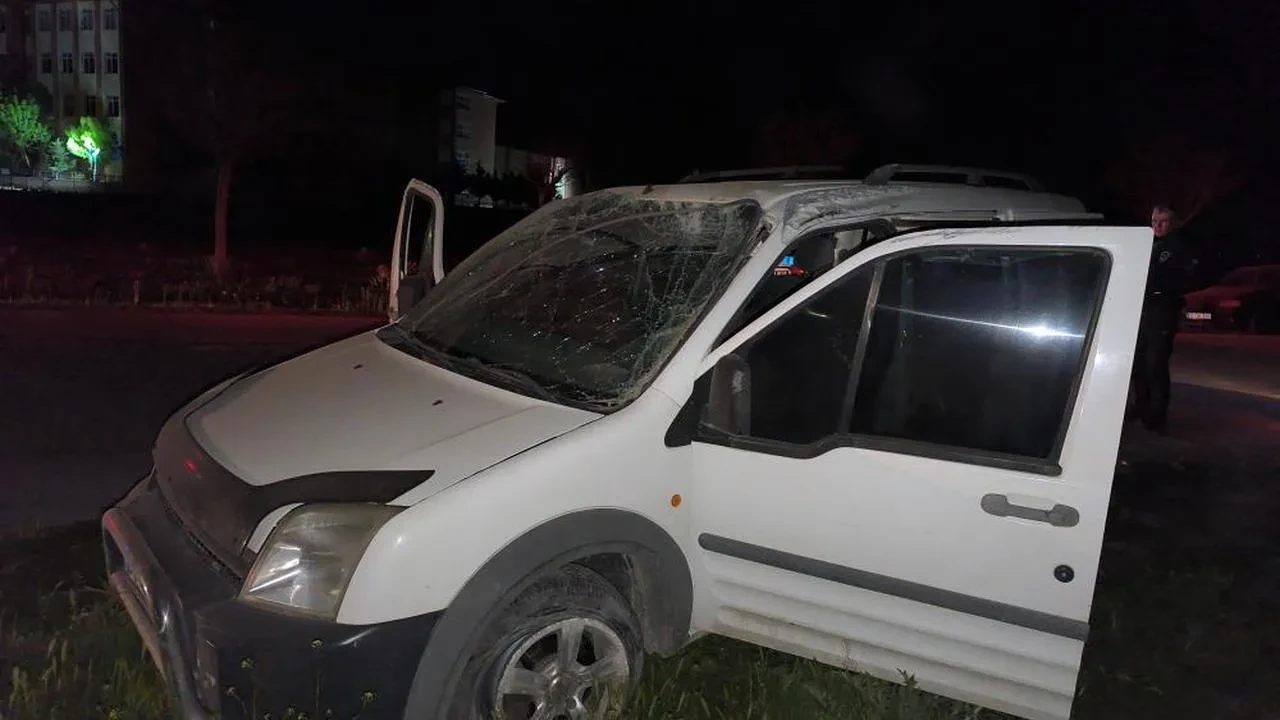 Afyonkarahisar'daki kazada sürücü kaçtı! Yaralıyı bırakıp gitti...