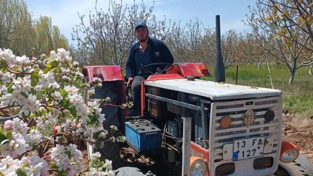 Baharın gelişiyle birlikte Adilcevaz'da çapalama dönemi başladı: Bitlis'te bahar bereketi