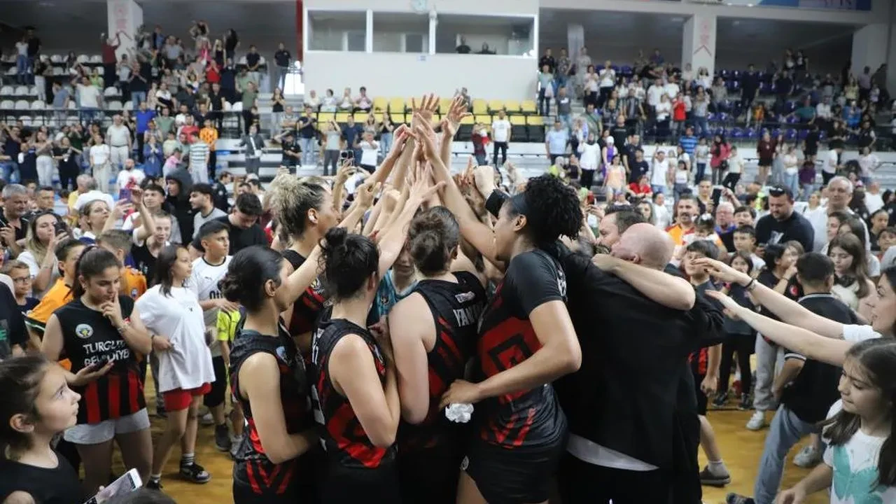 Şampiyonluk maçının heyecanını dev ekranda yaşayacaklar: Lidya Garden City Turgutlu Belediyespor