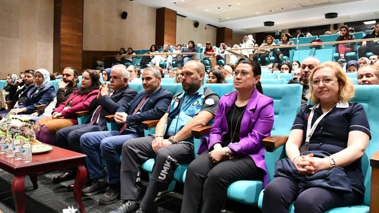 Hemşireler Haftası'nda kritik vurgular: Ekonomi ve afetler üzerine uzmanlardan ışık tutan mesajlar