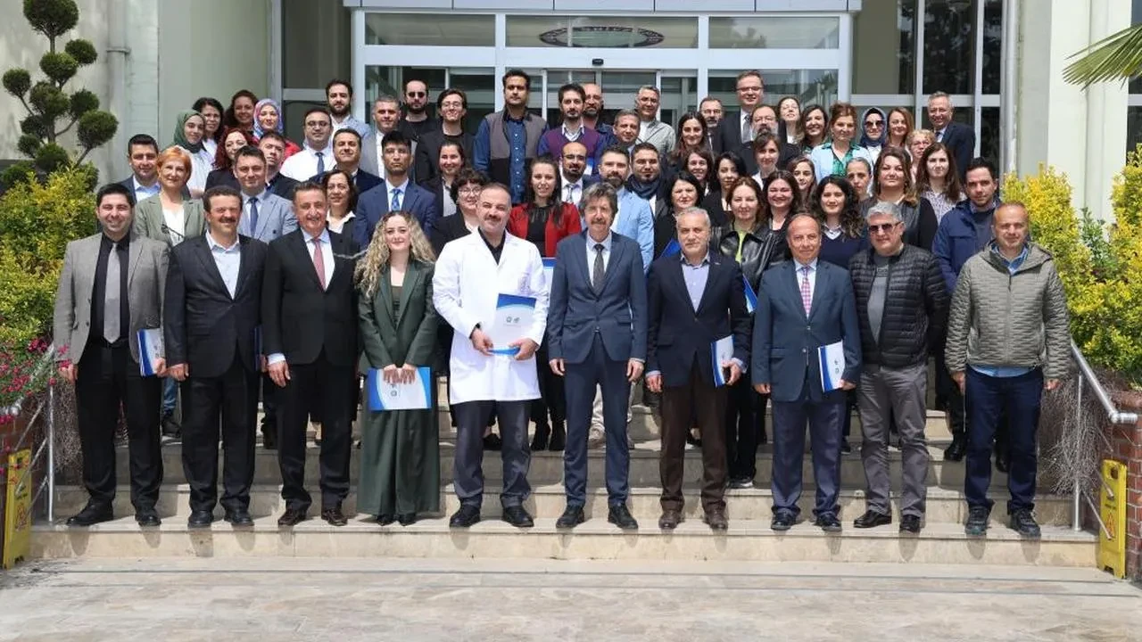 BUÜ’de başarılı akademisyenlere ödül: Rektör Yılmaz'dan övgü dolu açıklamalar