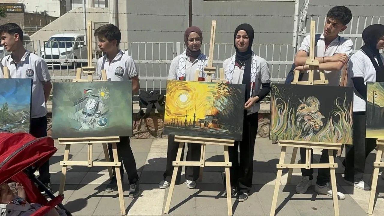 Şırnaklı öğrencilerden Gazze'ye destek: Resim sergisi insanlık dramını gözler önüne serdi!