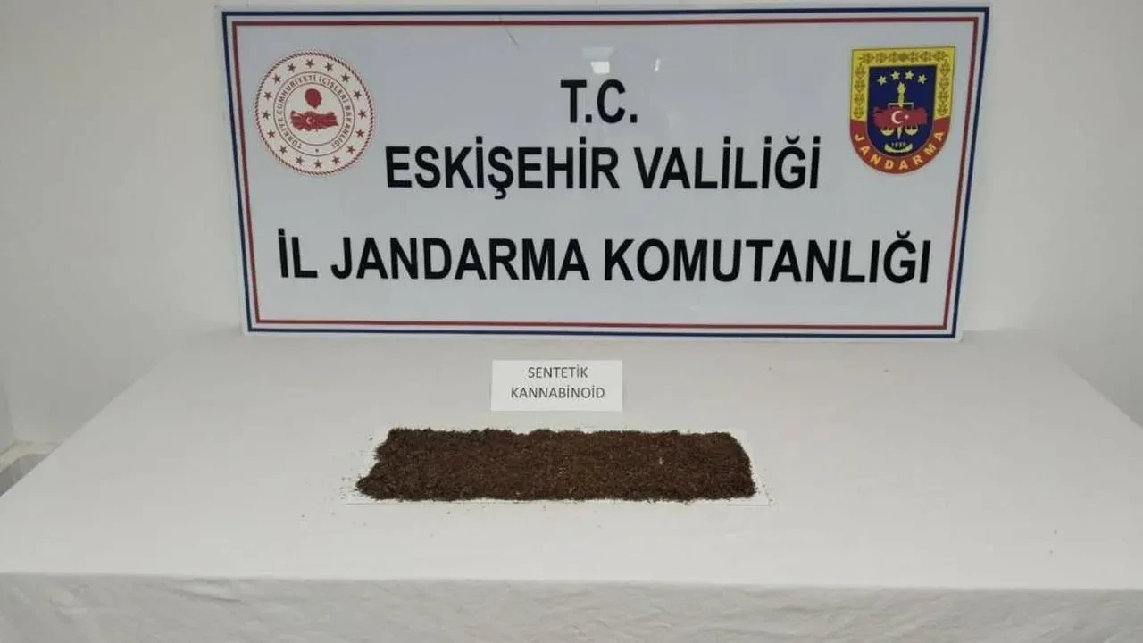 Uyuşturucu tacirinin kıyasıya takibi: Eskişehir'de Jandarma 280 gram bonzai ele geçirdi