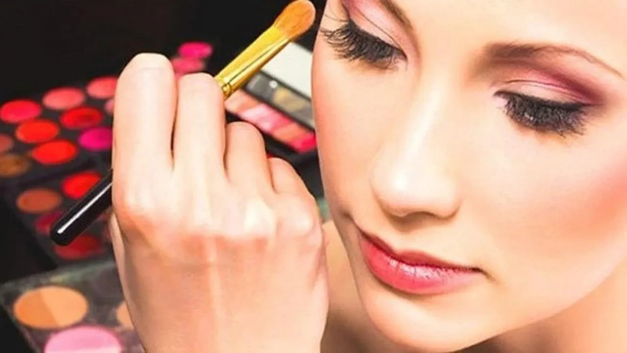 Makyajda göz sağlığı tehlikede! Bu 5 ipucu ile korunun