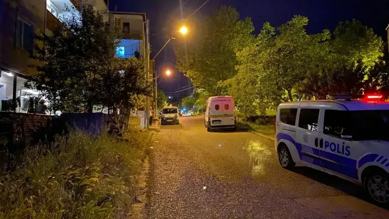 Çınarlı Mahallesi'nde silahlı saldırı! 32 yaşındaki D.E. karnından vuruldu, hayati tehlikesi yok