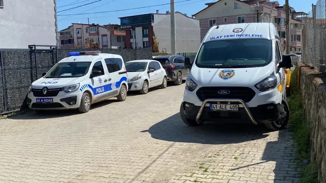 Kocaeli'nde servis şoförünün ihbarıyla korkunç keşif: Genç adam evde ölü bulundu