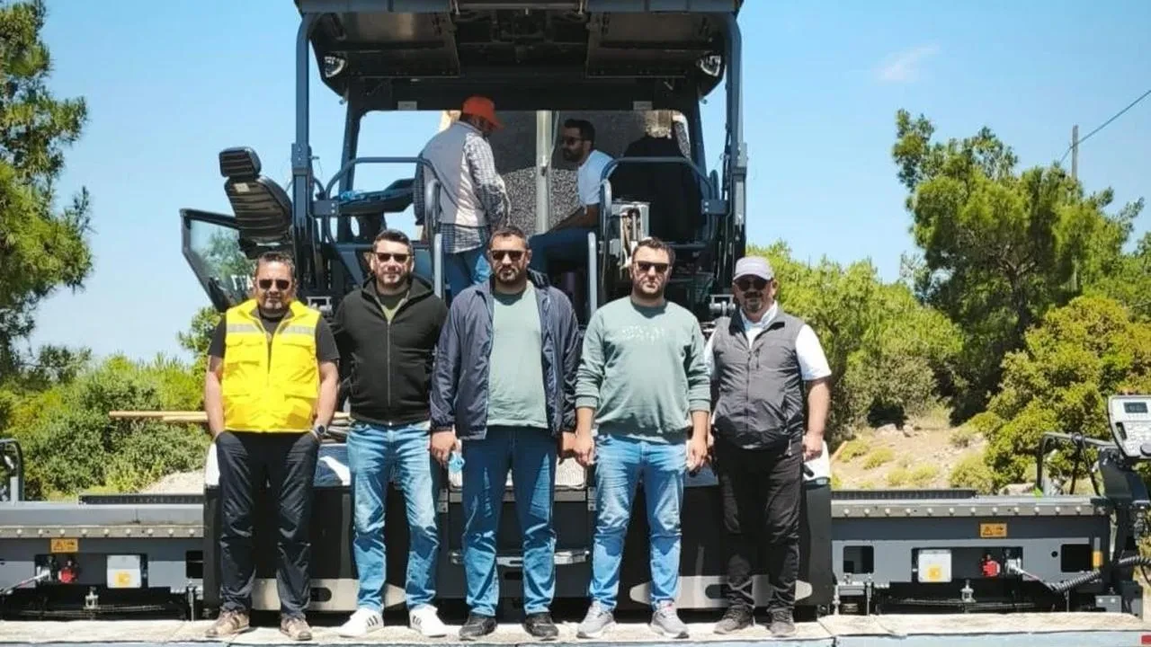 Ayvacık'ta sıcak asfalt çalışmaları başladı: Yoğun araç trafiğine sahip bölgede ulaşım iyileştirilecek