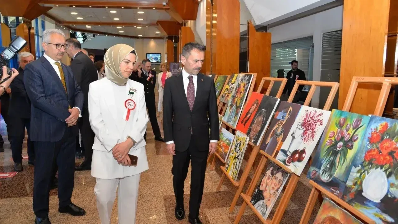 19 Mayıs'ta gençlerin sanatı ve başarıları kutlandı