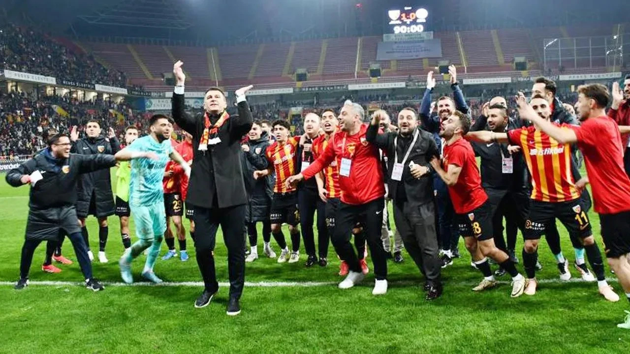 Kayserispor, Antalyaspor'u yenip ligde kalmayı garanti altına almak için sahaya çıkacak!