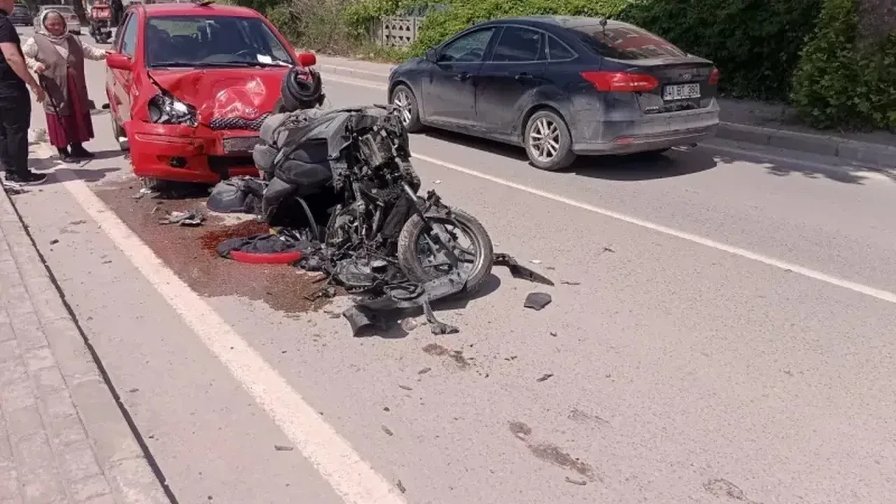 Derince'de korkunç kaza: Ters yönde motosiklet, sürücü ağır yaralı!