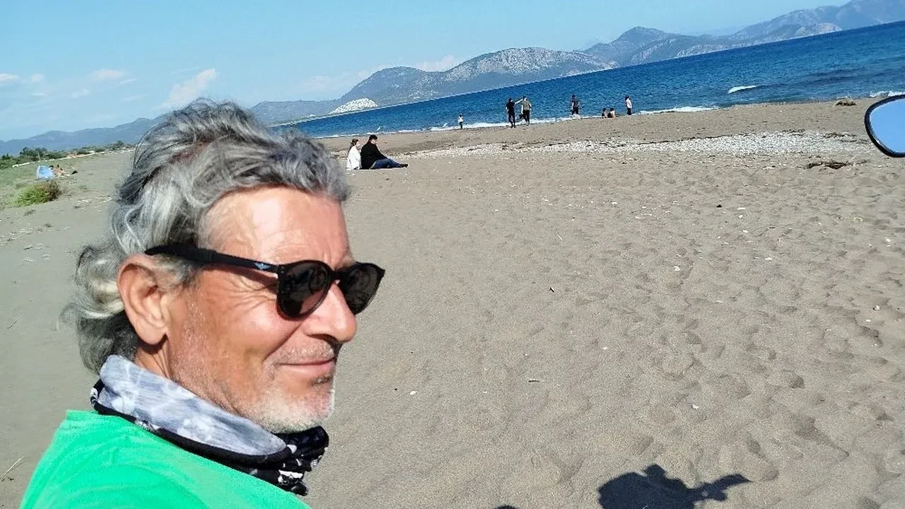 Son yolculuğuna uğurlandı: İzmit'in sevilen siması Rüştü Berber kalp krizinden vefat etti
