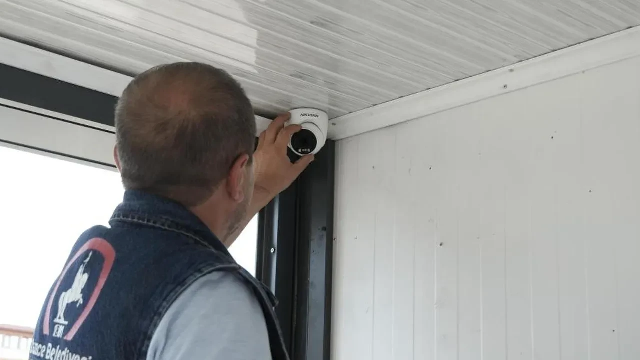 Düzce'de yenilik! Altıncı akıllı durağın Kervan bölgesinde hizmete girmesiyle ulaşım artık daha konforlu