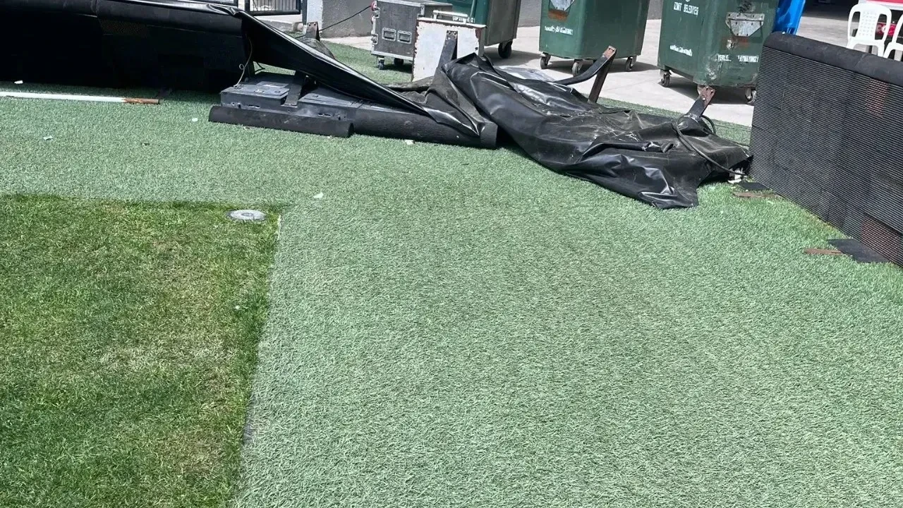 Kocaelispor'un şampiyonluk kutlamaları statta hasara neden oldu! Çim ve kale direği zarar gördü