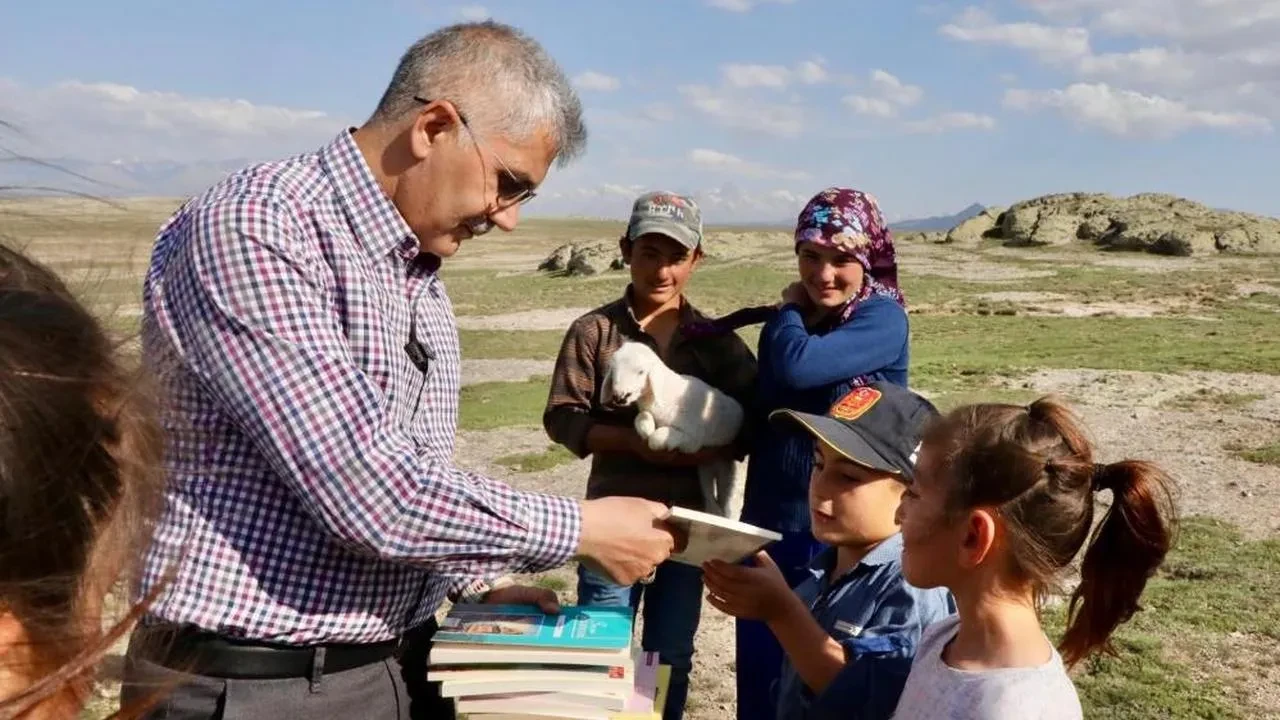 Vali Çelik, çobanların talep ve sorunlarını dinlemek için Konaklı'da buluştu