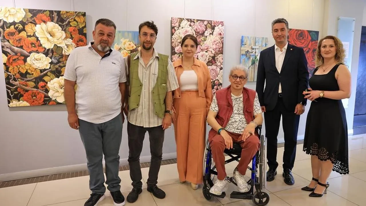Dilek Küçükyılmaz'ın 'Sor-ma' sergisi Mersin'de sanatseverlerle buluştu: Kadın ve doğa temaları ön planda