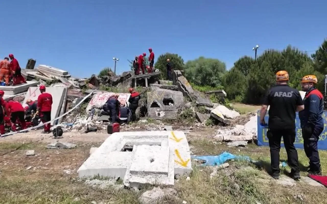 Kocaeli'de büyük deprem tatbikatına 13 il katıldı
