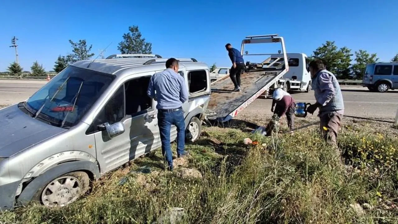 Denizli'de tütün işçilerini taşıyan otomobil kaza yaptı: 4 ağır yaralı