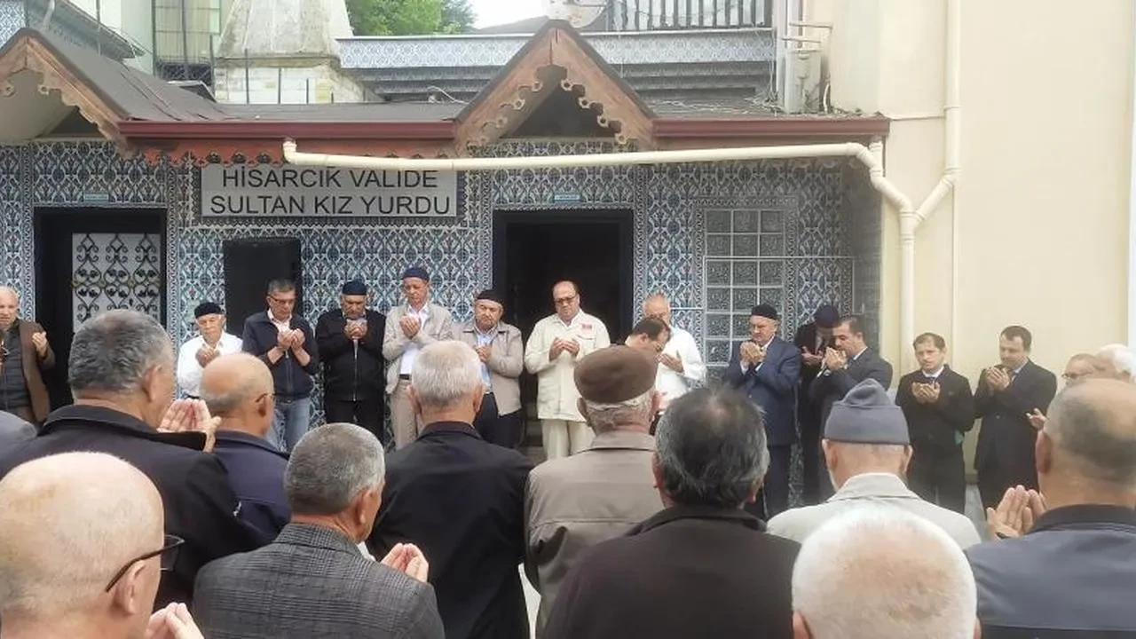 Hacı adayları Hisarcık'tan kutsal topraklara dualarla uğurlandı