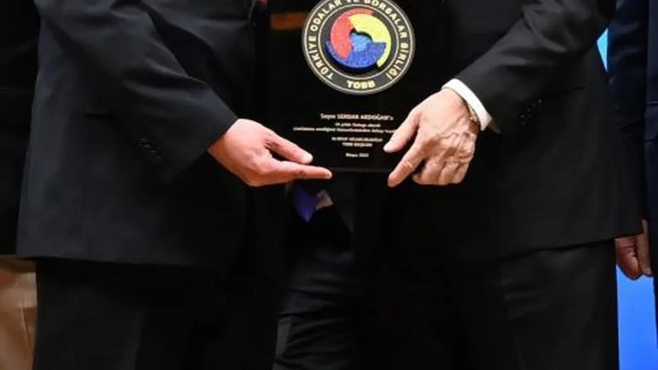 Serdar Akdoğan'a Cumhurbaşkanı'ndan Hizmet Şeref Belgesi