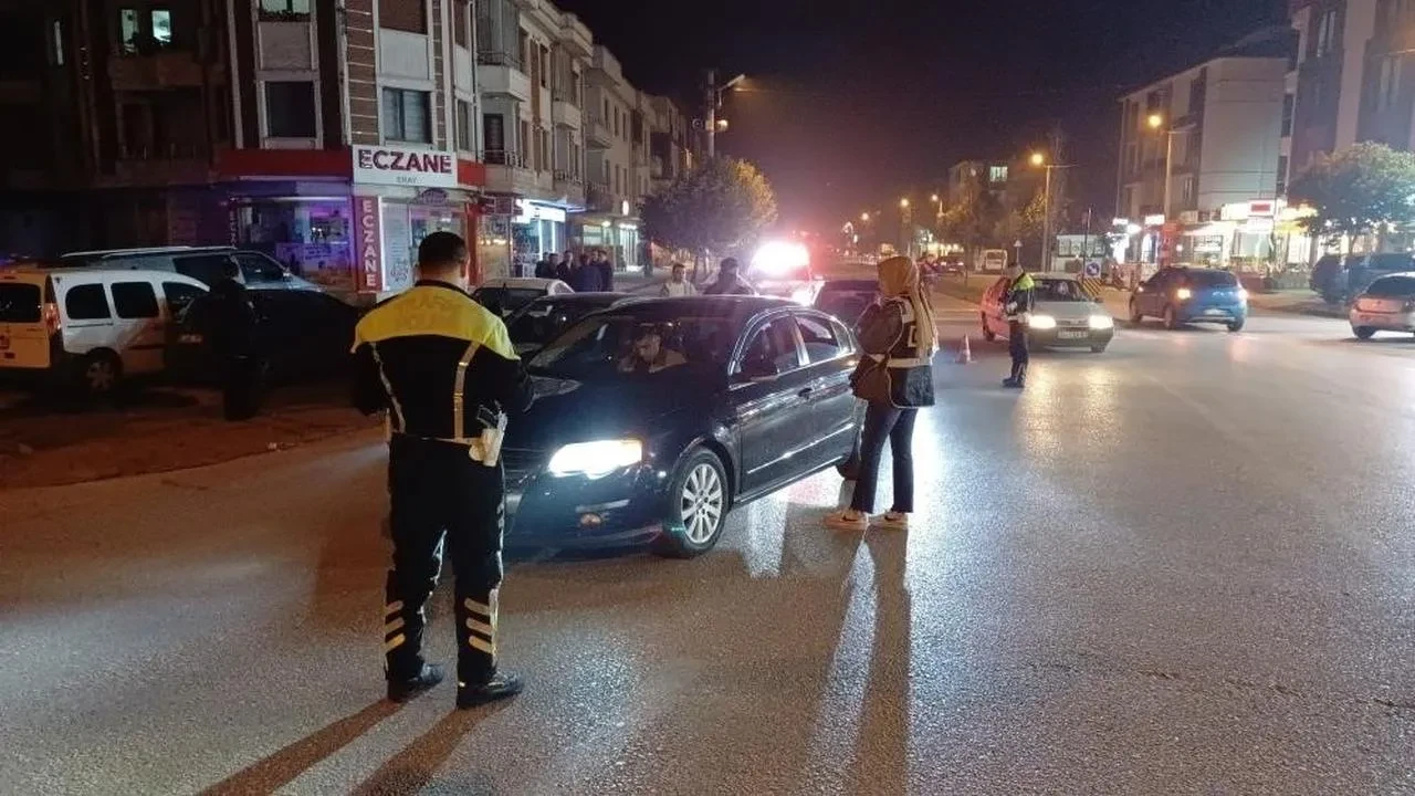 Düzce'de güvenlik denetimleri: 60 kişi yakalandı, silah ve mermiler ele geçirildi