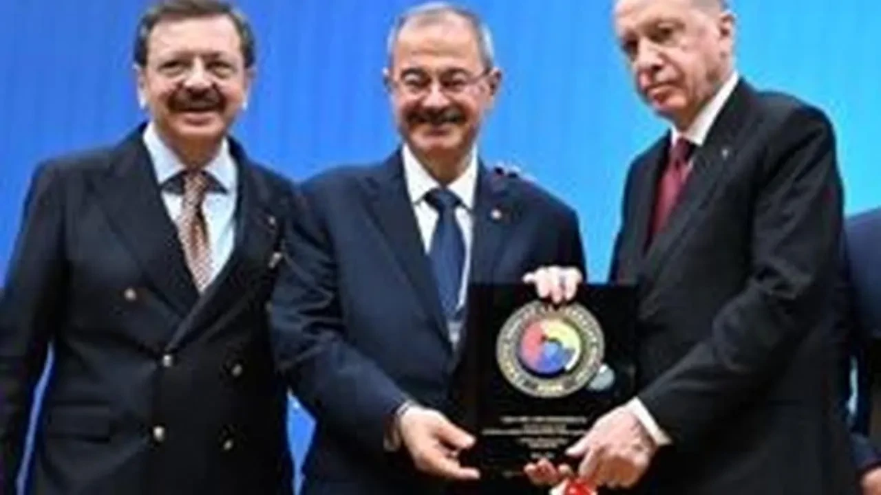 GSO'da Şeref Belgesi Töreni... Adil Sani Konukoğlu ve Adnan Ünverdi'ye onur ödülü