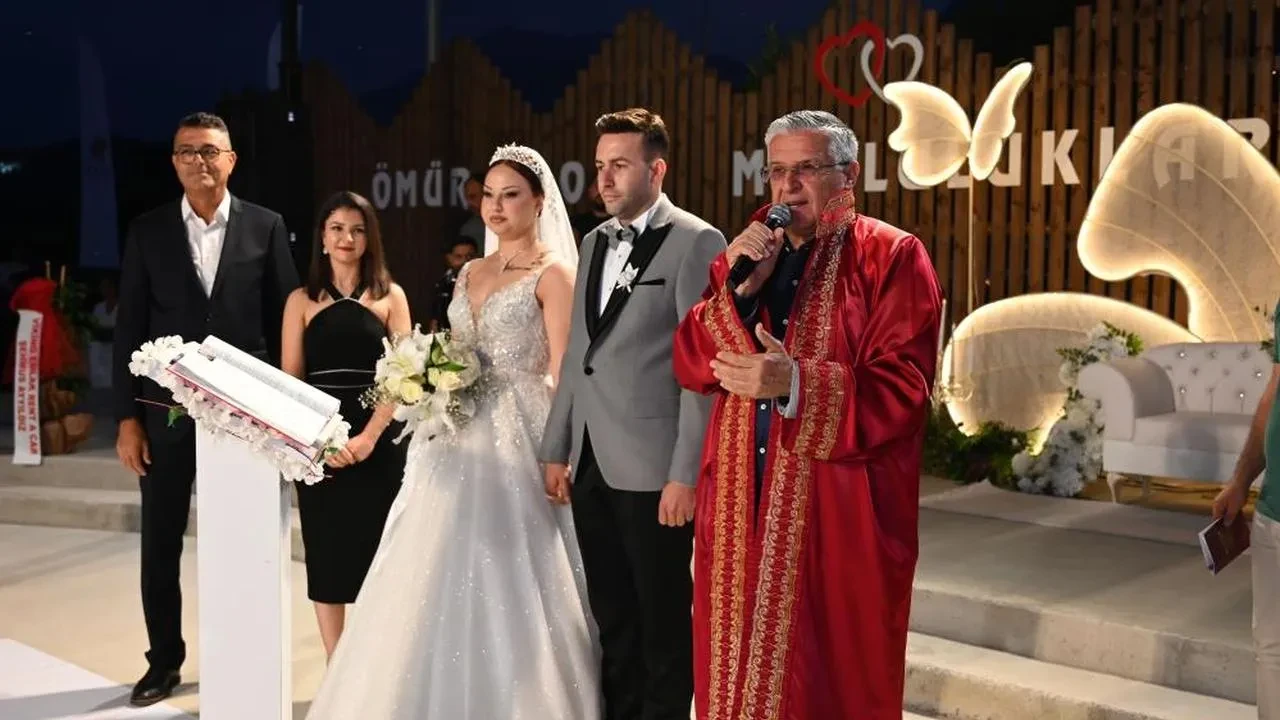 Kemer Belediyesi Kındılçeşme'de düğün heyecanı: Yenilenen alanlarda neler var?