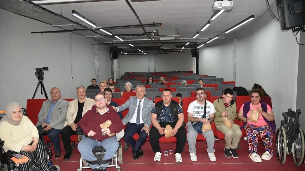 Engelliler Haftası'na özel unutulmaz etkinlik: Atakum'da 'Engelsiz Perde, Sınırsız Sanat' programı