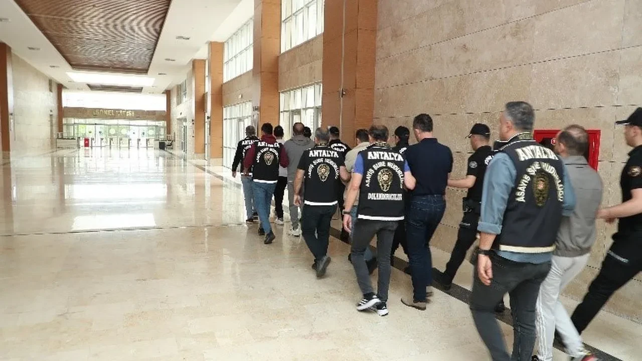 Antalya'da dev operasyon: 3 bin 790 kişi yakalandı, 475 tutuklandı