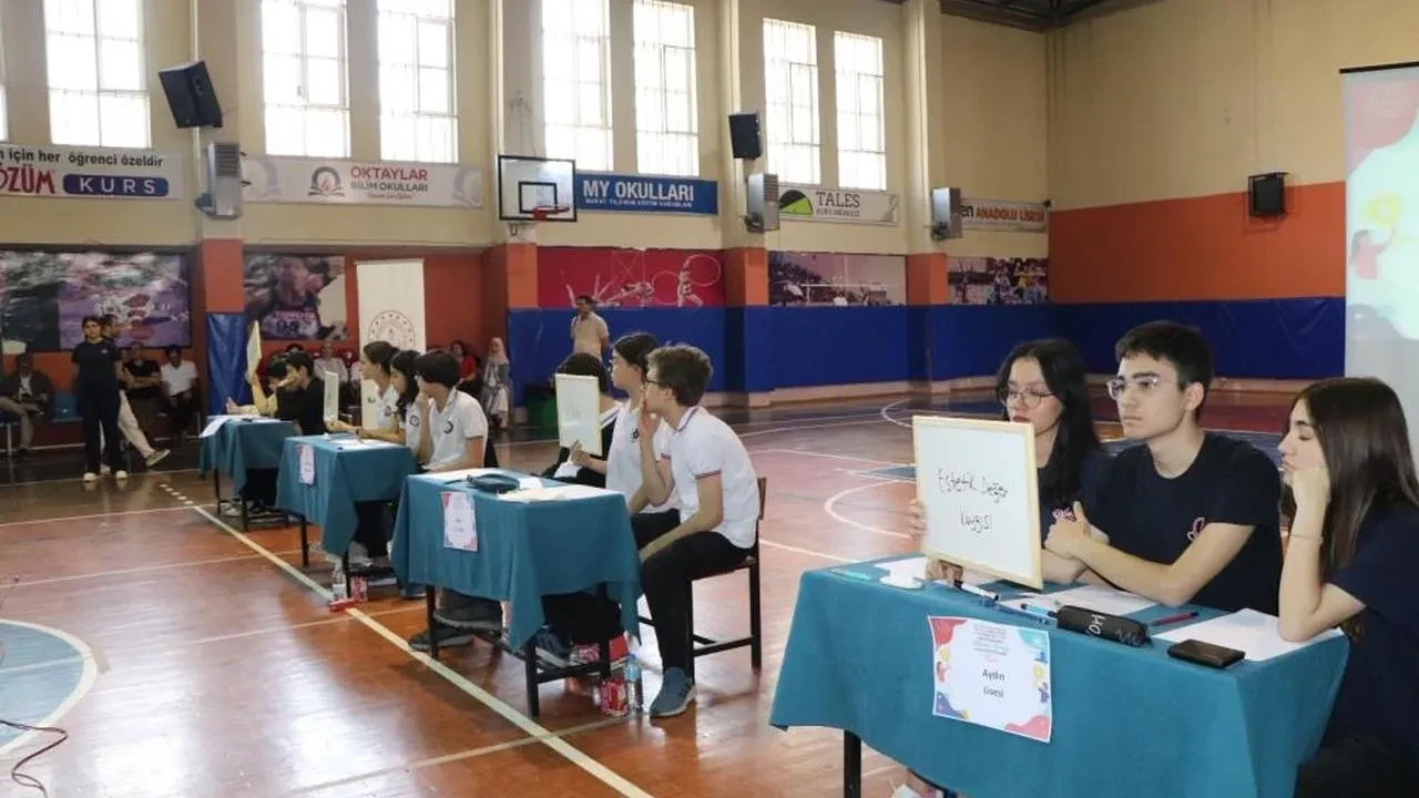 Aydın'da bilgi yarışmasında zafer: Fen Lisesi birinci oldu