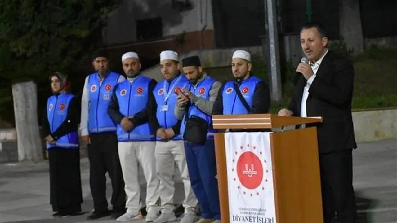 Bilecik'ten hac yolculuğuna dualarla uğurlanan adayların heyecanı