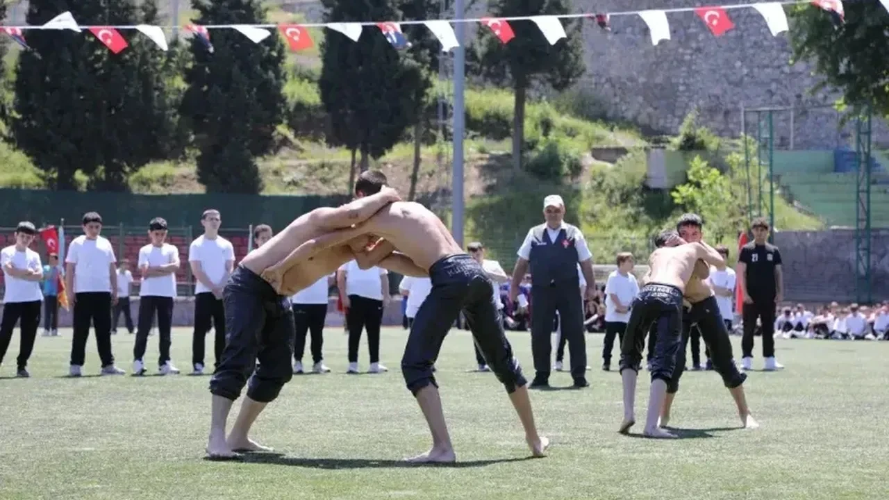 19 Mayıs coşkusu Karamürsel'de! Başkan Çalık gençleri nasıl kutladı?