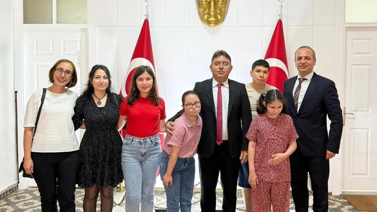 Marmaris Kaymakamı Kaya'dan özel öğrencilere destek dolu ziyaret!