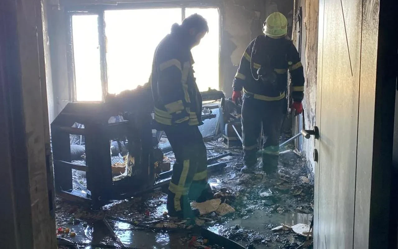 Hatalı park İzmit'te itfaiye aracını engelledi