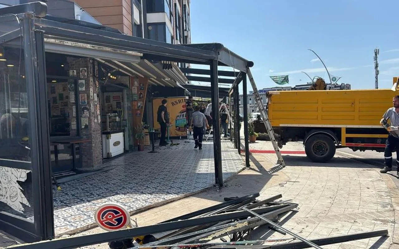 Kartepe Belediyesi'nden kaçak yapılara yıkım operasyonu