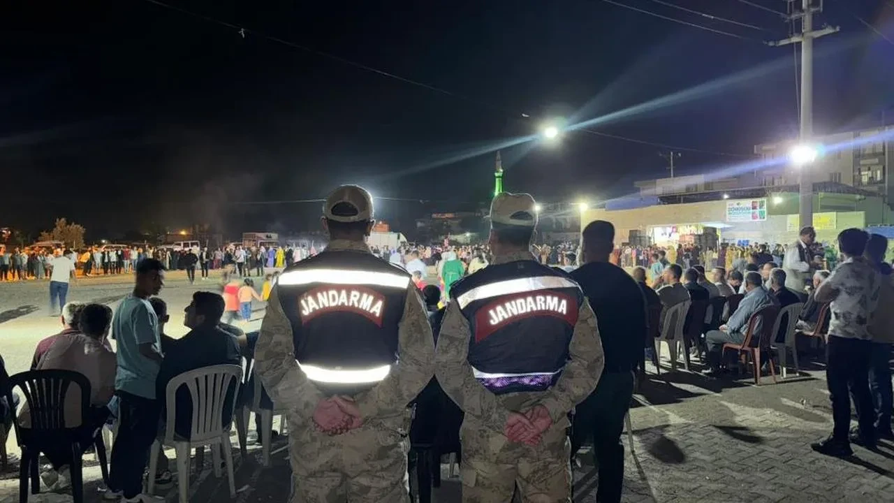 Jandarmadan düğün mesaisi: Jandarma ekipleri düğünlerde bilgilendirme yapıyor