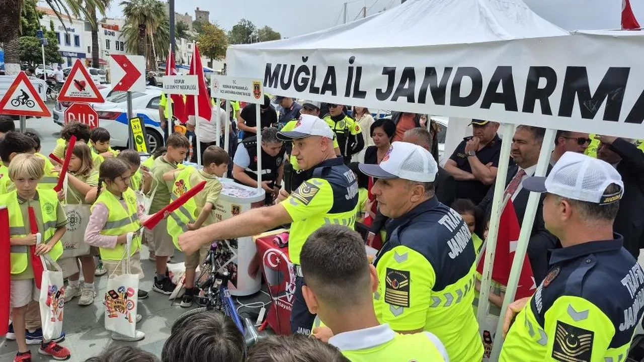 Öğrenciler trafik kurallarını uygulamalı öğrendi! Alkol simülasyonu ile dikkat çeken uygulama Bodrum'da gerçekleşti