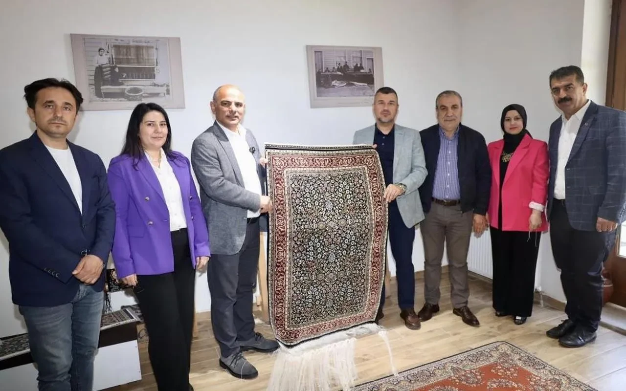 Hereke Halı Müzesi'nde Yedi Dağın Çiçeği tamamlandı