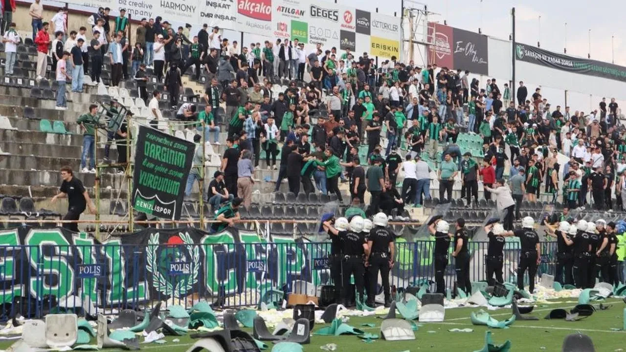 Denizlispor'a bir darbe de disiplin kurulundan: Toplamda 106 bin 500 TL para ve 4 maç seyircisiz oynama cezası verildi