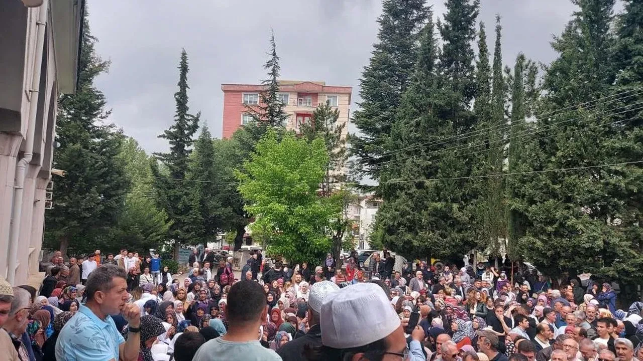 Gediz'den kutsal topraklara hacı adayları dualarla uğurlandı