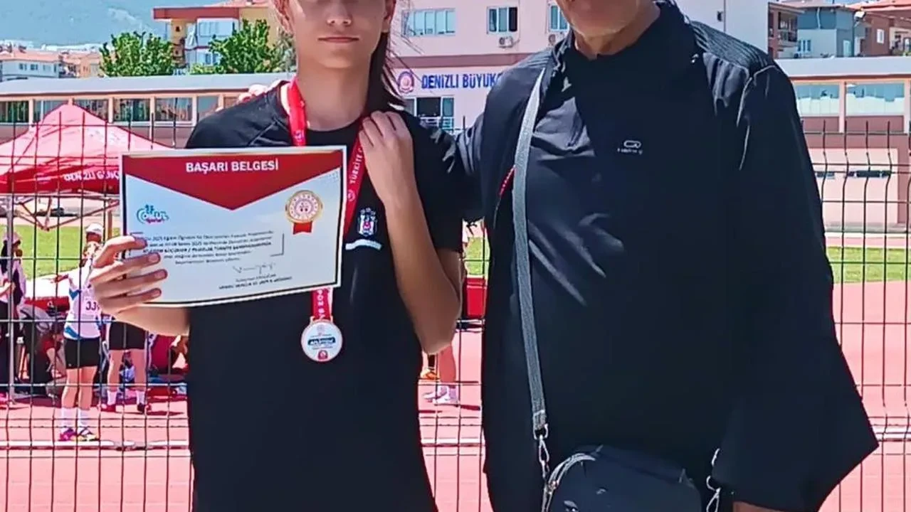 Elazığ’a atletizmde önemli dereceler: Okullararası küçükleryıldızlar atletizm Türkiye şampiyonasından Elazığ’a Türkiye 2 ve 3.’lüğü geldi